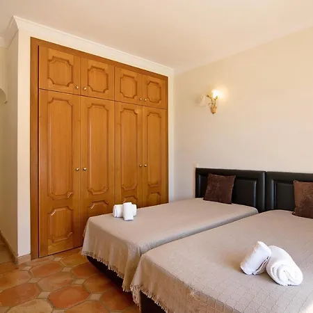 Casa Dos Avos * אלבופיירה